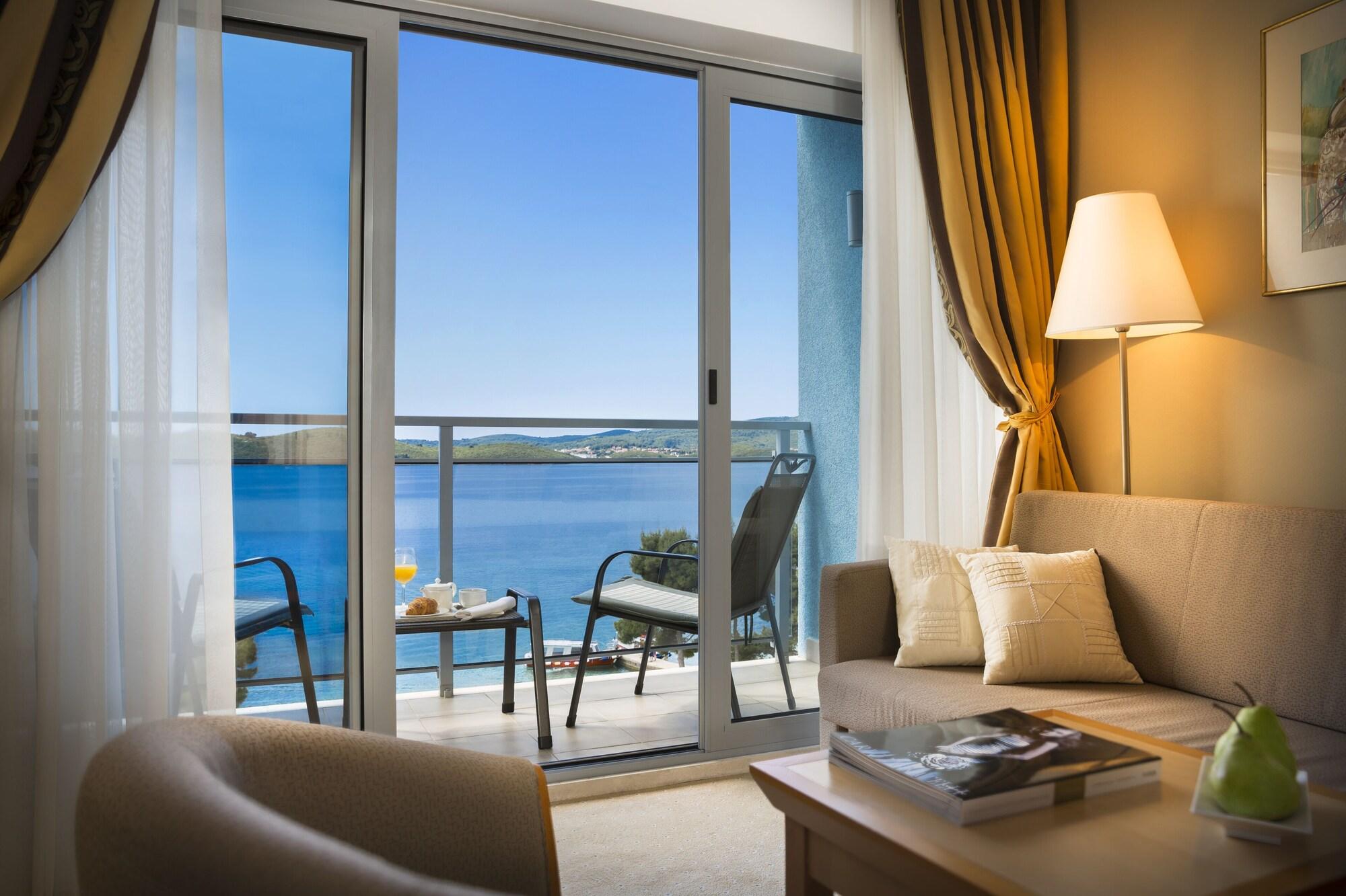 Aminess Vival Grand Azur Hotel Orebic Exterior photo